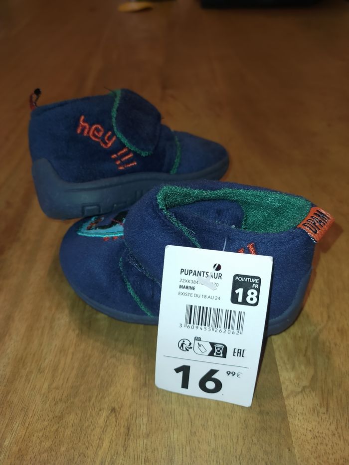 Chaussons dinosaure 🦕 pointure 18 - photo numéro 2