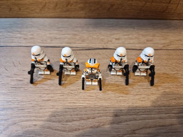 Figurines type lego Commandant Clones Cody + 4 clones de la 212ème star wars - photo numéro 5