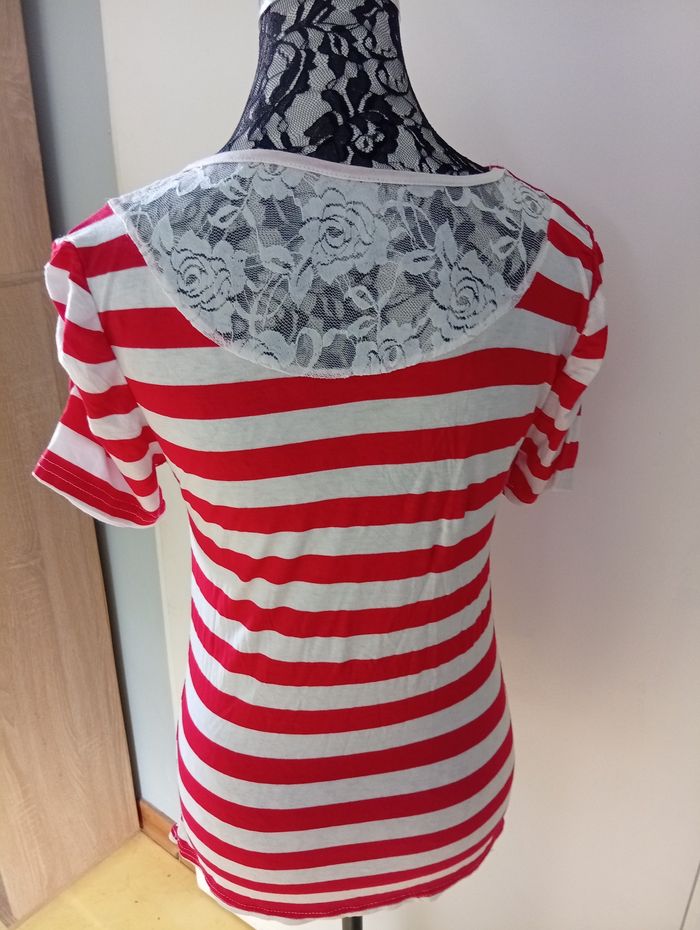 Joli tee-shirt avec p'tite dentelle à l' arrière - photo numéro 4