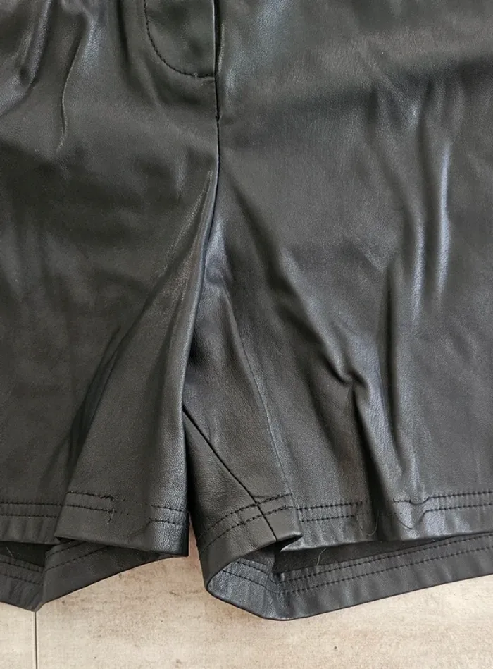 Short simili cuir taille 46 - photo numéro 4
