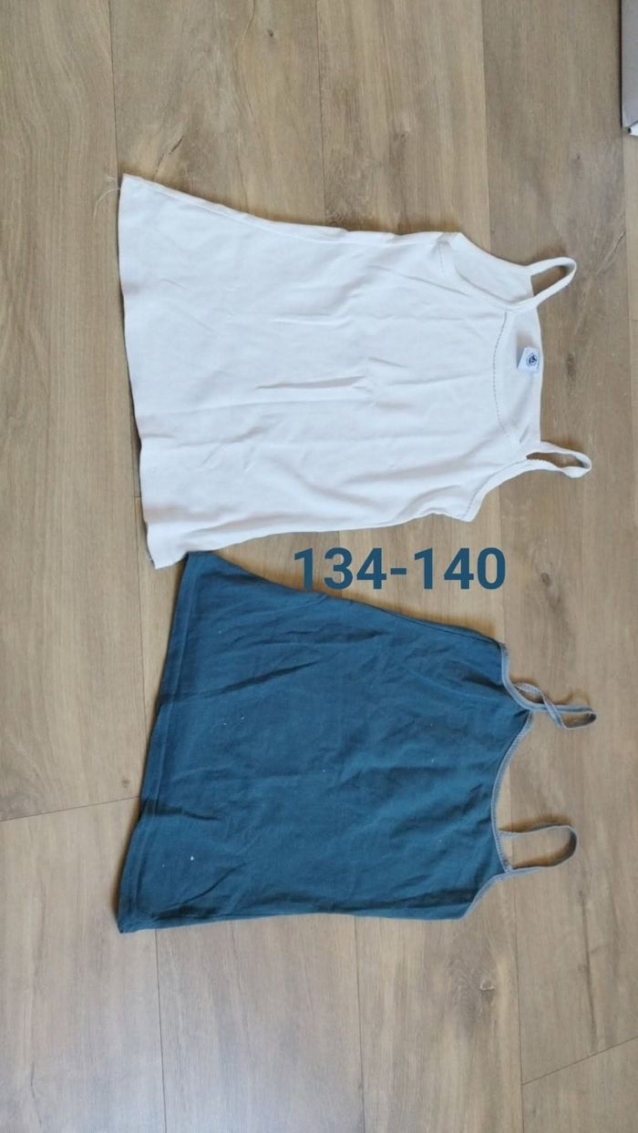 Lot de chemisette fille taille 134-140. 9-10 ans