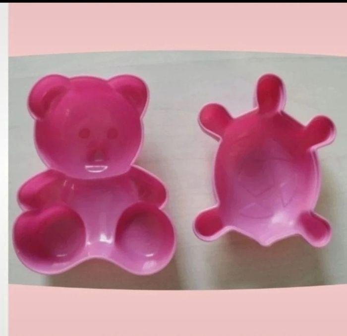 Lot de deux petits moules roses en plastique - photo numéro 2