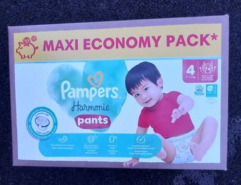 Couches pampers taille 4