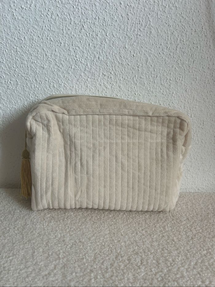 Trousse de toilette velours avec pompons - photo numéro 2
