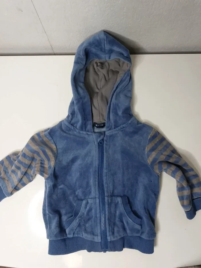 Veste avec capuche bleu et gris "Kiabi "