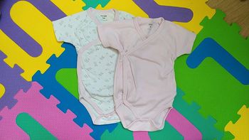 Lot body blanc rose 9 mois kiabi lapin fille