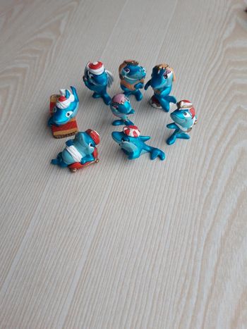 Lot 8 requins kinder