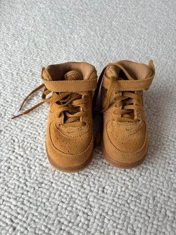 Nike air force enfant pointure 23,5