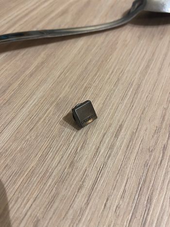 Pin’s à l’effigie de Karl lagerfeld