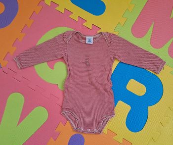 Body manches longues rouge, petit bateau, taille 6 mois (67 cm)