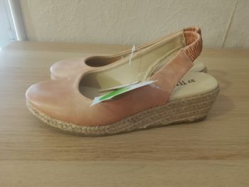 Chaussures saumon compensés neuves