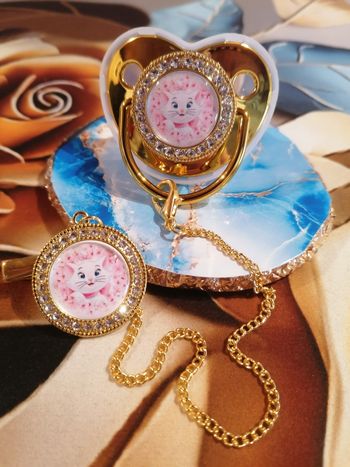 Sucette, tétine doré strass avec attache, marie des aristochat