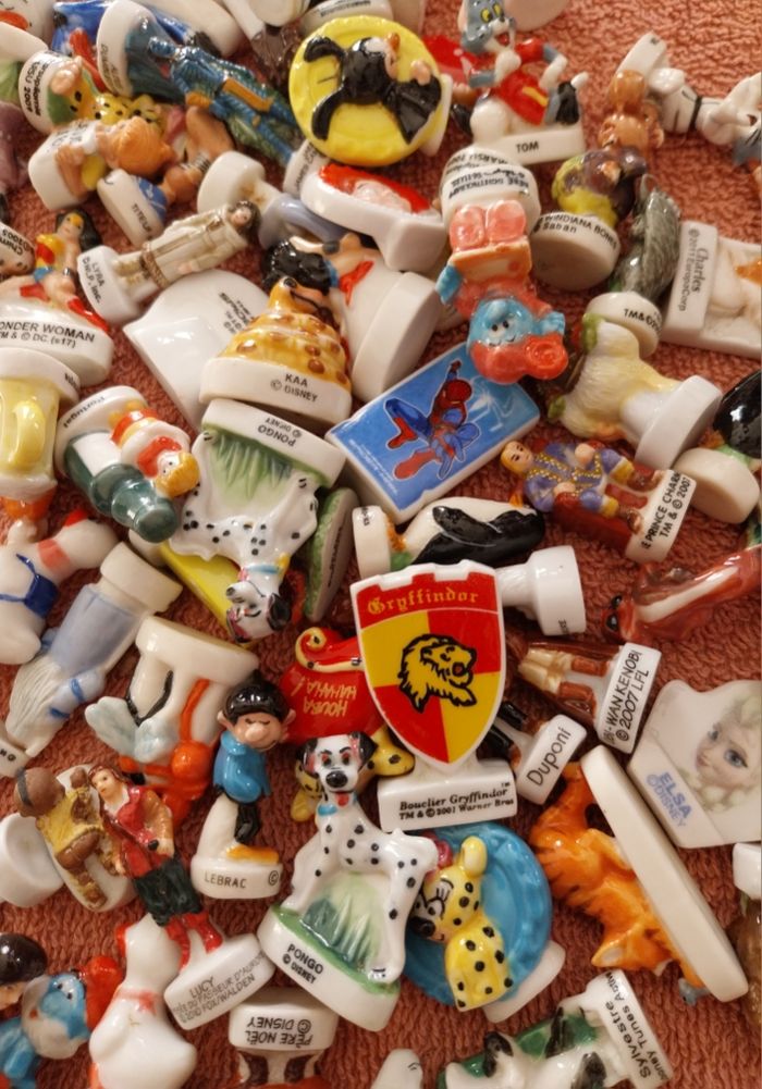 lot de 210 fèves n° 6 Disney Harry Potter Marsupilami Spiderman dessin animé film etc.... - photo numéro 3