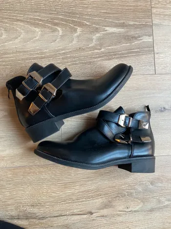 Bottines basses avec boucles