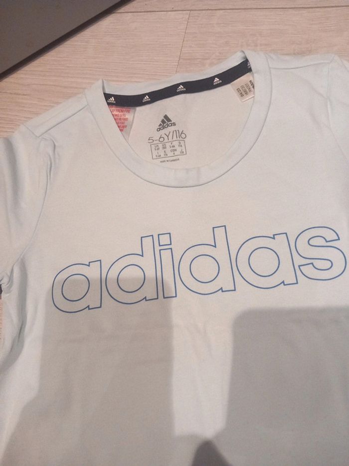 T-shirt Adidas 5/6 ans - photo numéro 2