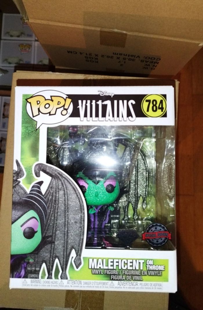 Funko POP! Deluxe: Villains Maleficent on Throne (DGLT) Disney Malefique figurine figure