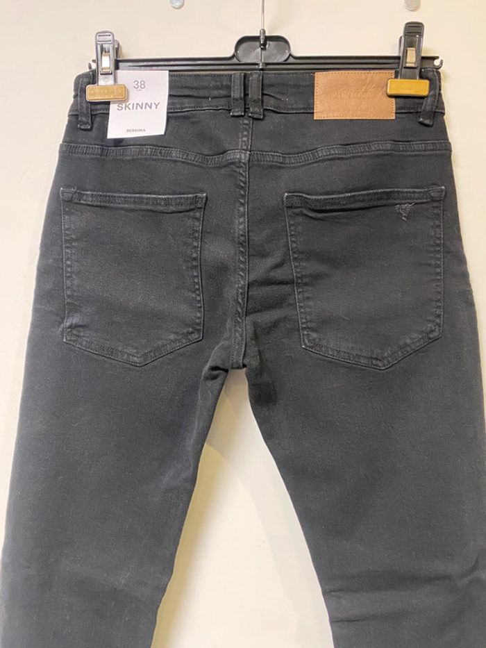Joli jeans skinny noir neuf destroy Bershka taille 38 - photo numéro 6