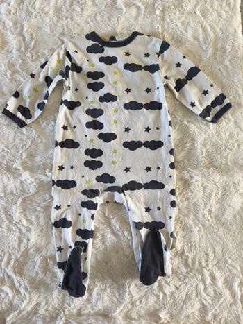 Pyjama blanc nuages et étoiles Kiabi taille 9 mois