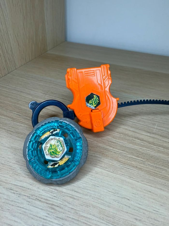 Toupie métal fusion beyblade rock Leone