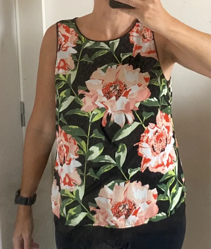 Top sans manches grosses fleurs - photo numéro 2