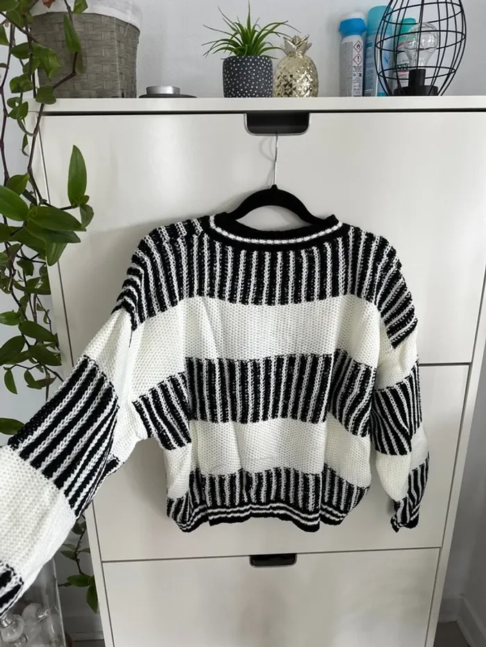 Pull noir et blanc - neuf - photo numéro 3