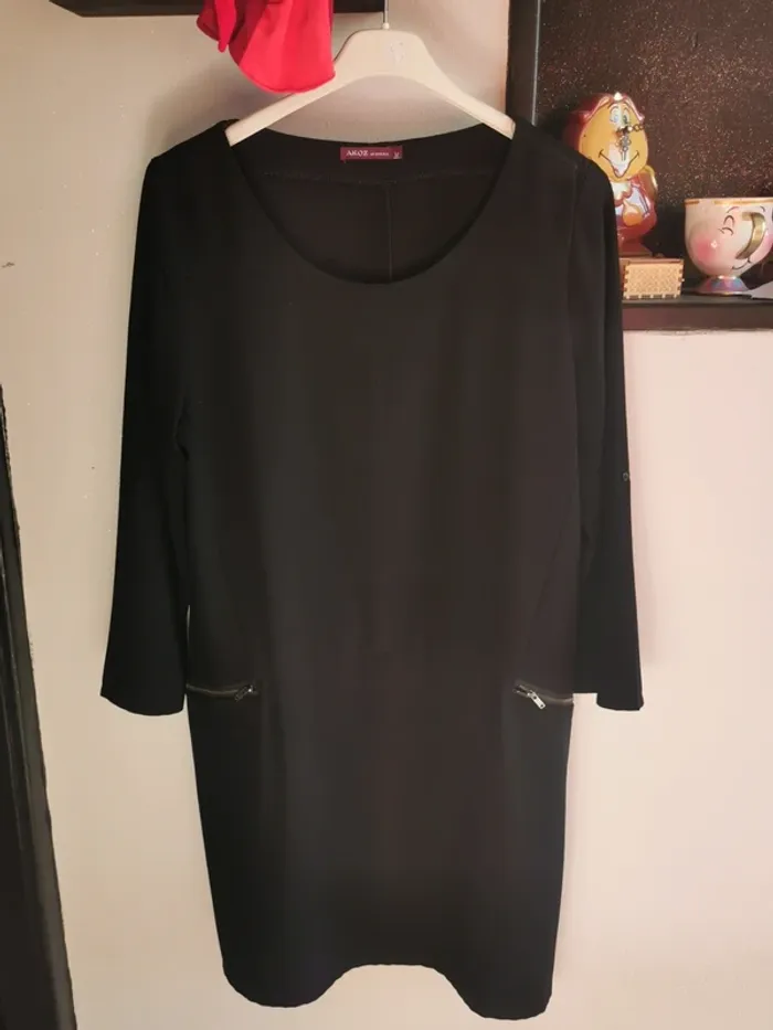 Robe noir longue manches noir. - photo numéro 2