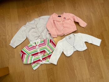 Lot 4 gilets mi saison 9 mois