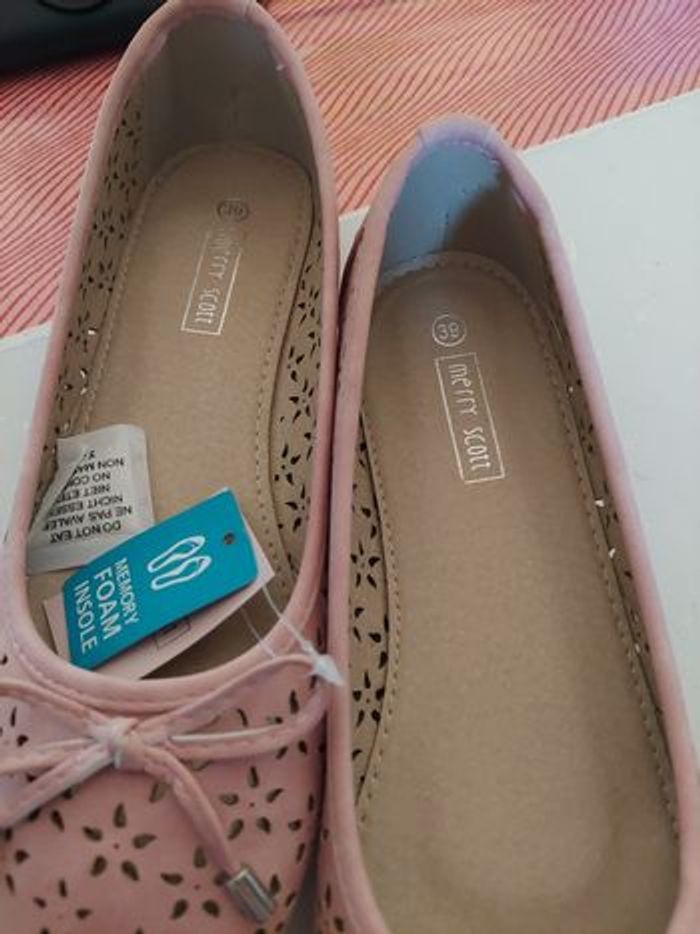 Ballerines neuves pointure 39 - photo numéro 2