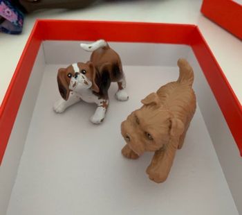 2 chiens figurines pour barbies