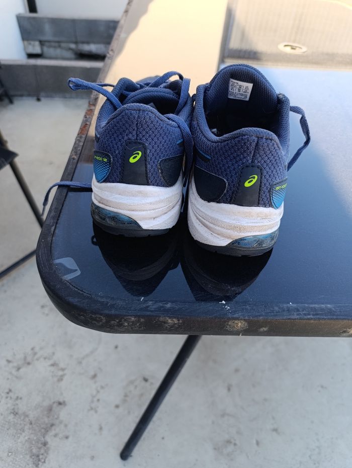 Basket oasics garçon en bon état bleu pointure 38 - photo numéro 3