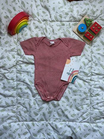 body manches courtes rayé rouge et blanc 12 mois