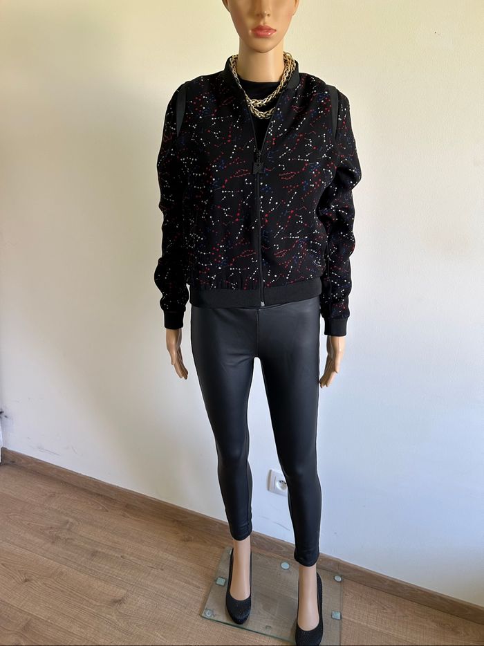 Veste noire et imprimée Kaporal taille XS excellent état - photo numéro 4