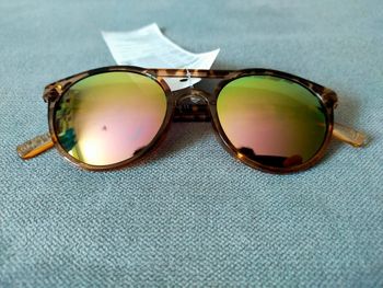 Lunettes de soleil miroir multicolores écaille
