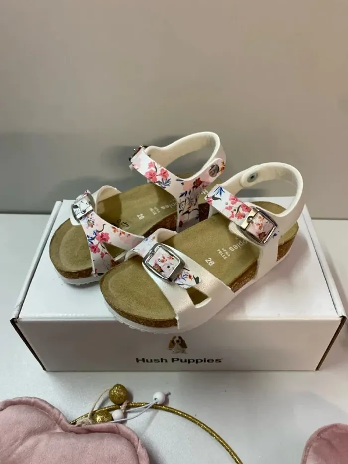 Sandales fleuries fille (neuf) - Taille 26 - photo numéro 3