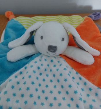 Doudou plat lapin - blanc bleu vert Obaïbi