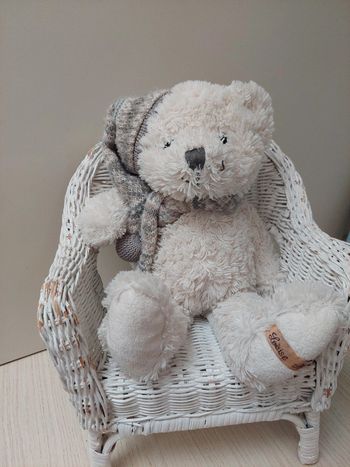 Louise mansen - peluche ours blanc avec bonnet