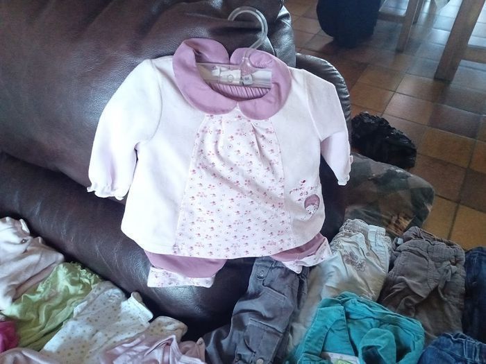 Lot 31 vêtements Fille - 6 mois - photo numéro 5