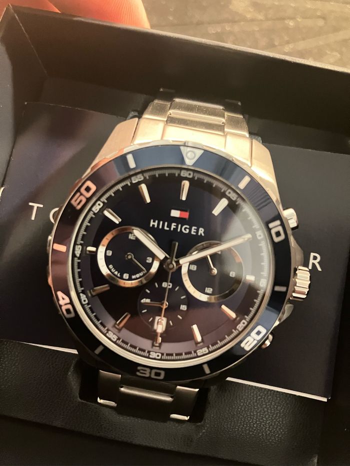 Montre tommy Jordan bleue neuve