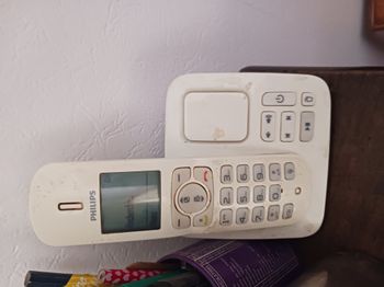 téléphone fixe sans fil 2 combinés blanc Philips. Fonctionne parfaitement