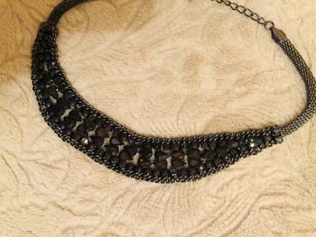 Collier noir à diamants