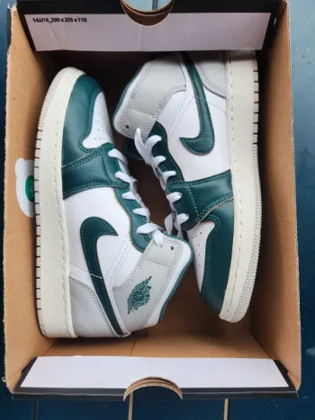 Air jordan 1 Mid blanc vert Taille 38 neuves mixte
