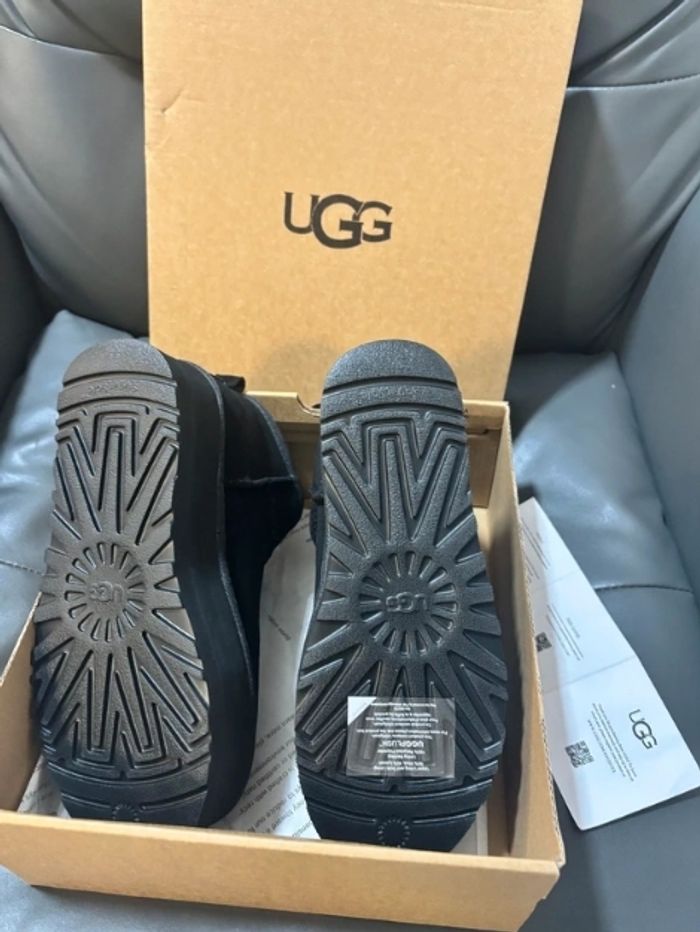 Bottes de neige UGG à talons hauts, noires, pointure 39 - photo numéro 7