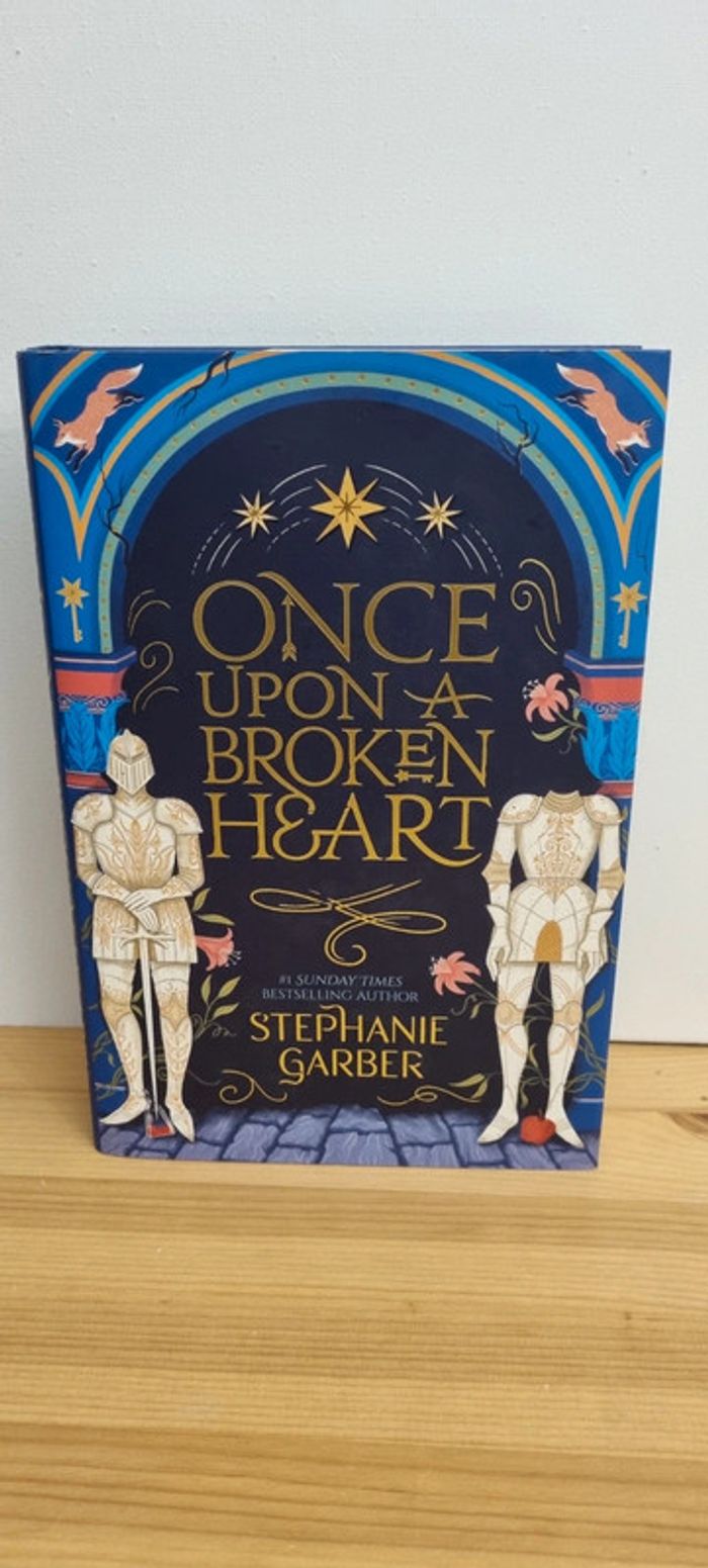 Once Upon a Broken heart signed exclusive Hodderscape Vault eddition - photo numéro 4
