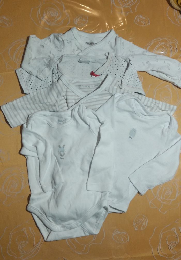 Lot 11 bodies 1 mois - photo numéro 3