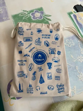 Pochon Cabaïa neuf le tour du monde en 80 sacs
