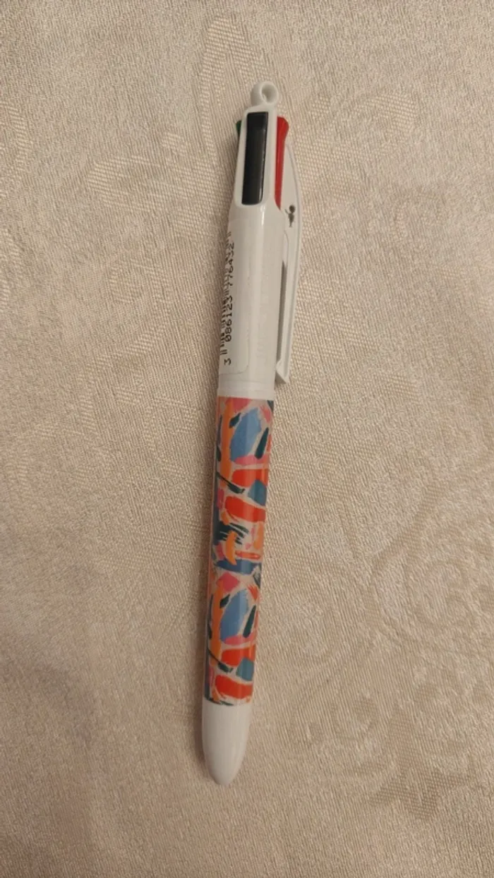 Stylo Bic 4 couleurs Édition Limitée Cultura NEUF - photo numéro 3