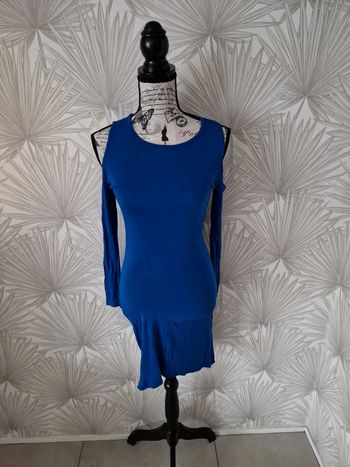 Jolie robe manches dénudées taille 36