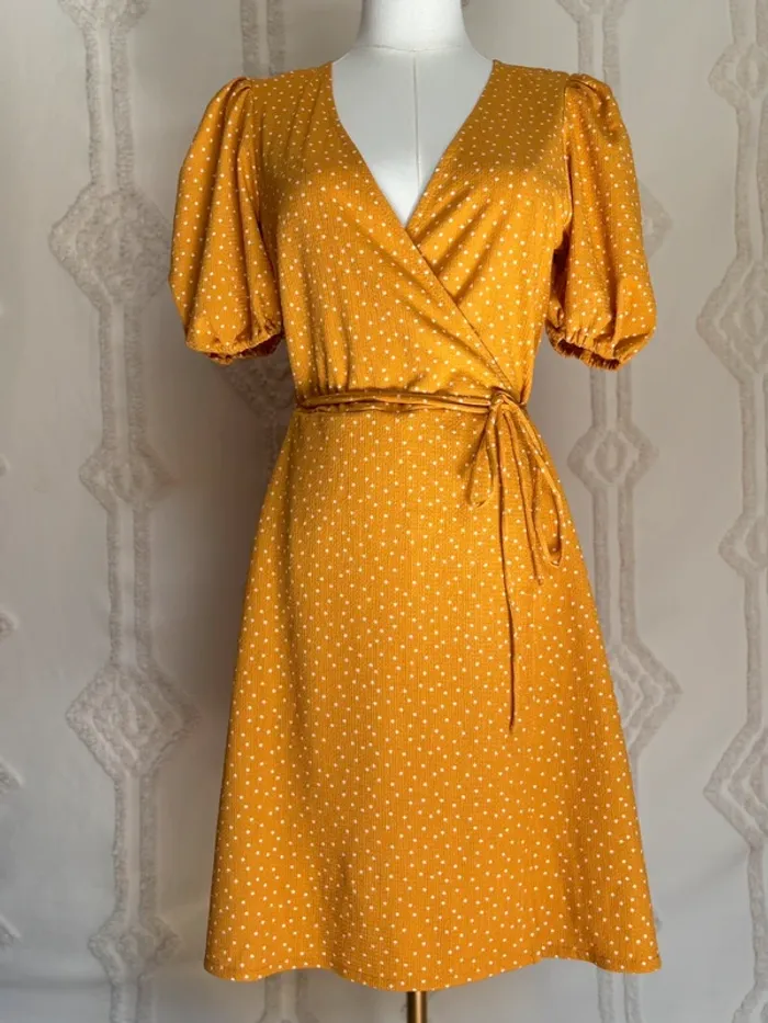 Robe portefeuille moutarde à pois MANGO – coupe cache-cœur, manches bouffantes, taille XS - photo numéro 5