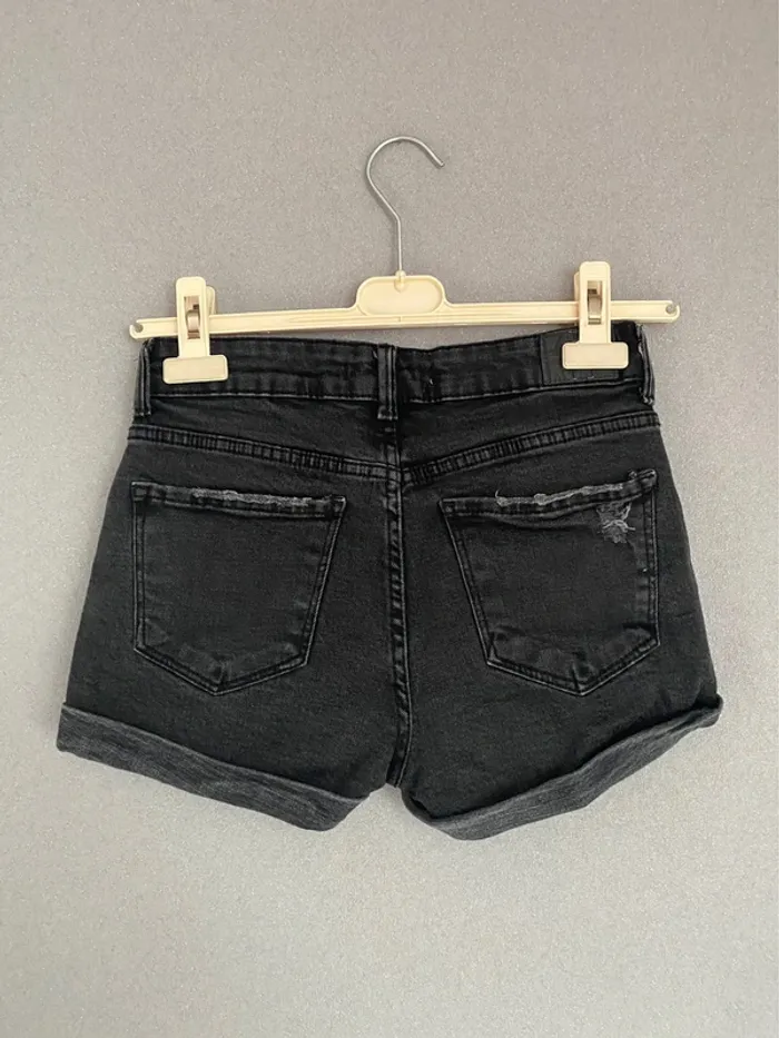 Short en jean noir Bershka XS - photo numéro 2