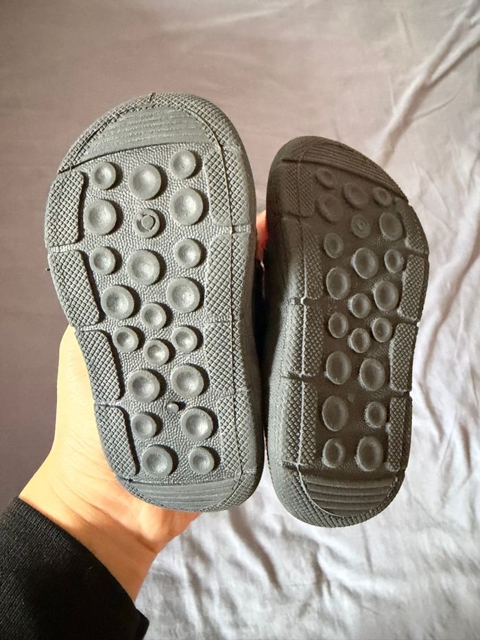 Chausson de bébé Mickey mousse taille 20 comme neuf - photo numéro 2